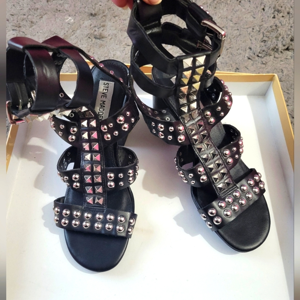 Steve Madden Gladiator Studded Double Strap Sandals size 6.5M